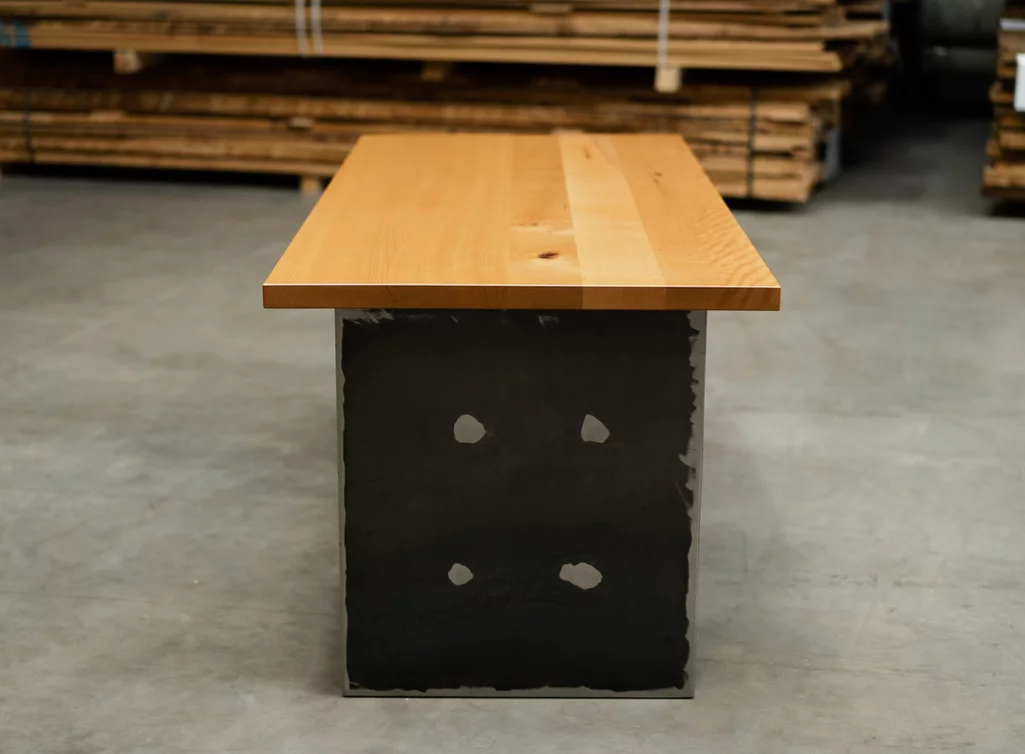 Schreibtisch aus Massivholz Buche und Stahl in verschiedenen Oberflächen wählbar Schreibtisch aus Massivholz Buche und Stahl in verschiedenen Oberflächen wählbar