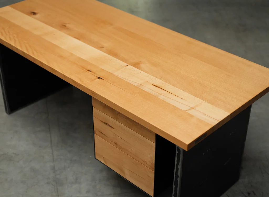 Schreibtisch aus Buche massiv - Abbildung mit leichtem Astanteil Natur geölt Schreibtisch aus Buche massiv - Abbildung mit leichtem Astanteil Natur geölt