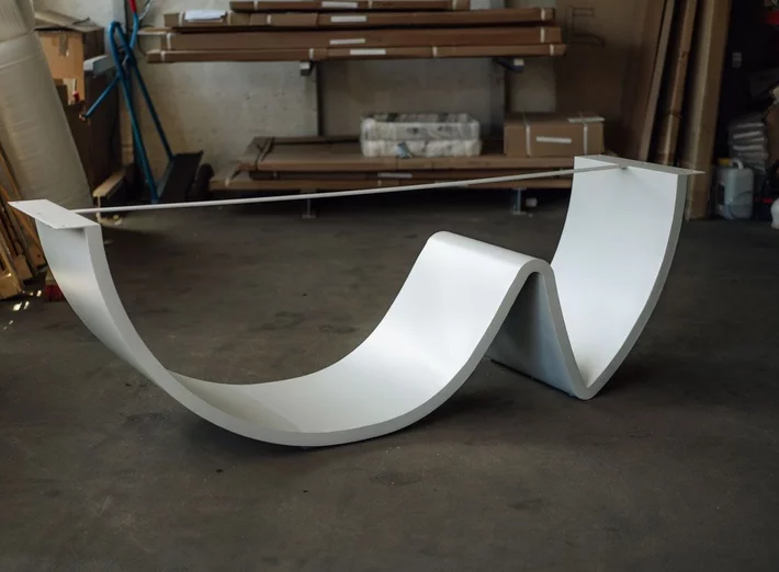 GW9525 Tischgestell in einem wellenförmigen Design