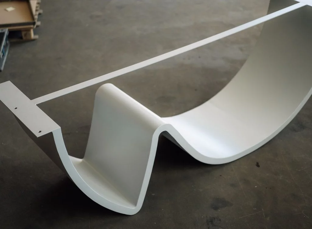 Mittelfuß Tischuntergestell in einer Wellenform aus Stahl - Modell GW9525