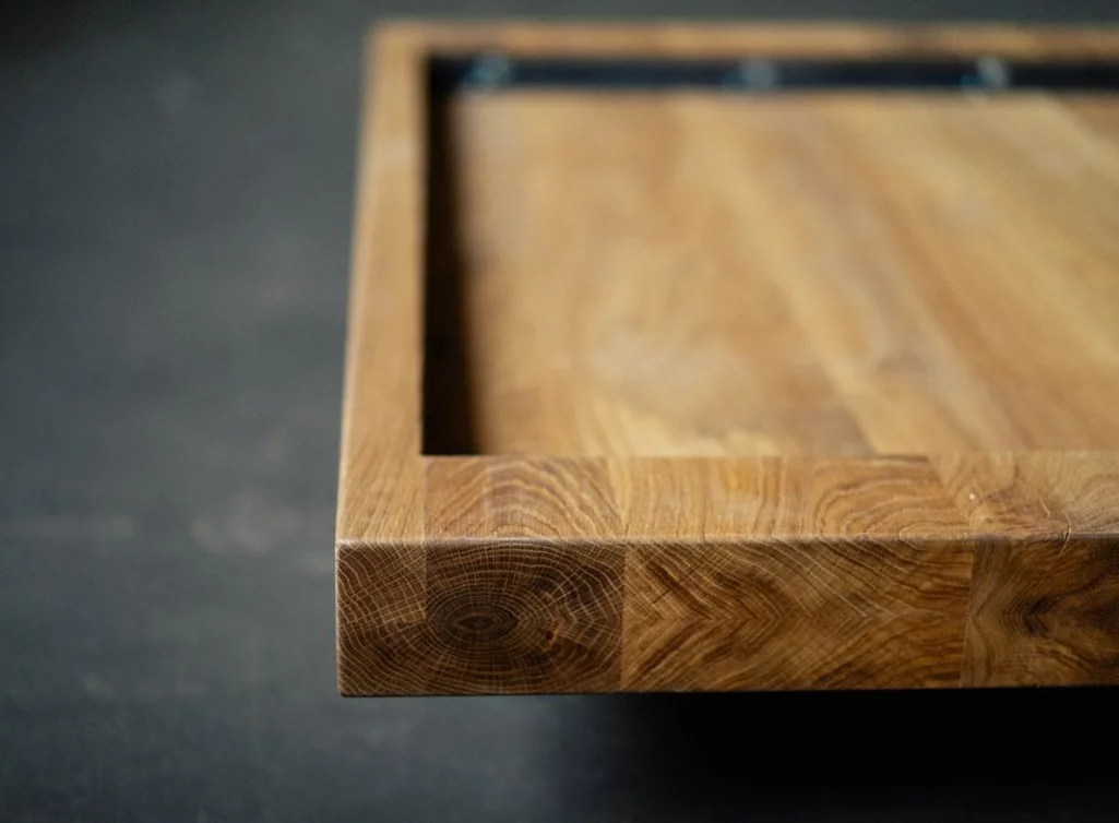 Aufgedoppelte Tischplatte aus Eiche 8cm - Detailansicht