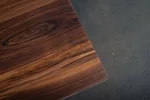 Nussbaum Tischplatte mit leichter Beschädigung auf Oberseite