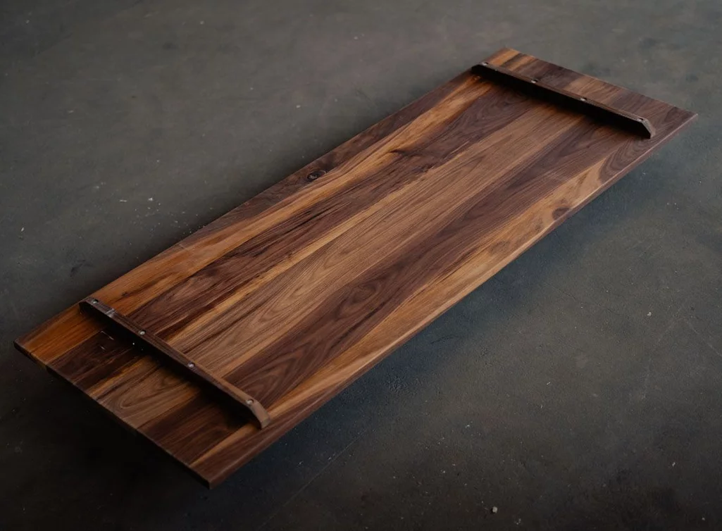 B-Seite Nussbaum Tischplatte mit starkem Astanteil