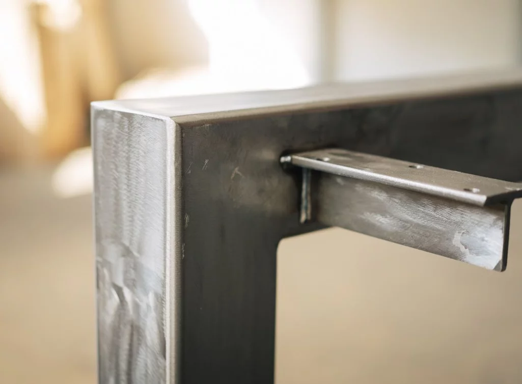 Blankstahl Gestell DAL401 - Kratzer an oberer Innenseite unterhalb der Tischplatte