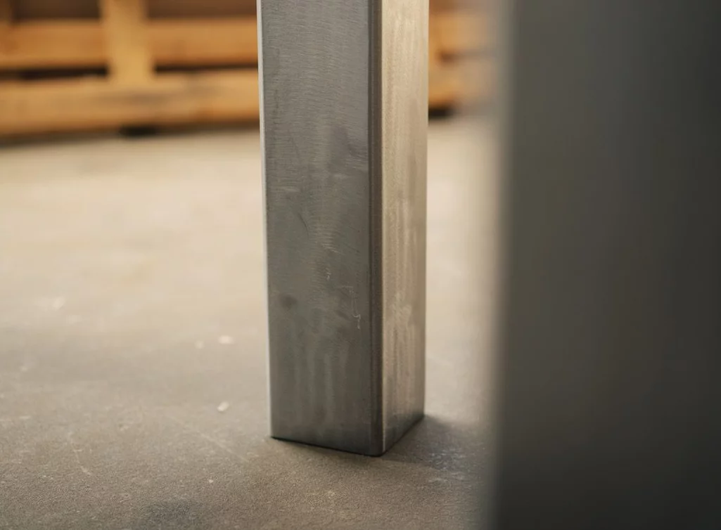 DAL401 Blankstahl Tischbein-Gestell mit leichten Kratzern am Bein