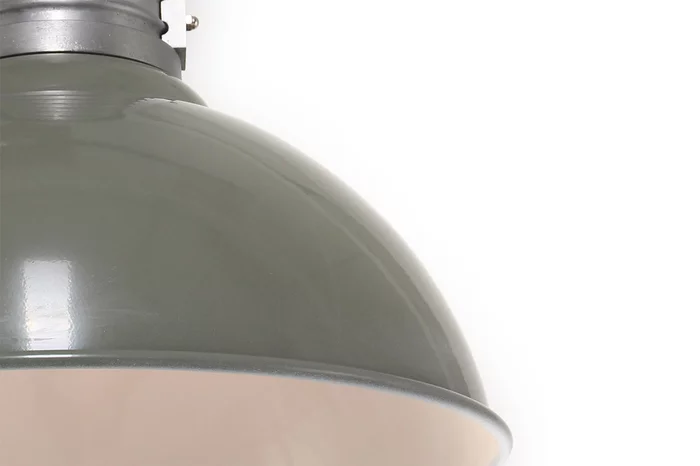 Detailbild Deckenlampe rund Lampenschirm aus Metall.