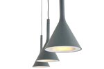 Detailansicht Lampenschirm aus Metall der Design Deckenlampe