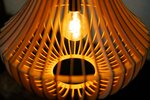 Detailansicht: Holz Lampe Decke