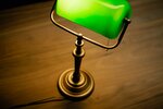 Mit Bankers Lampe moderner Retrolook im eigenen Haus
