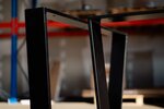 Tischkufen aus massivem Stahl im 2er-Set mit einer eleganten Optik