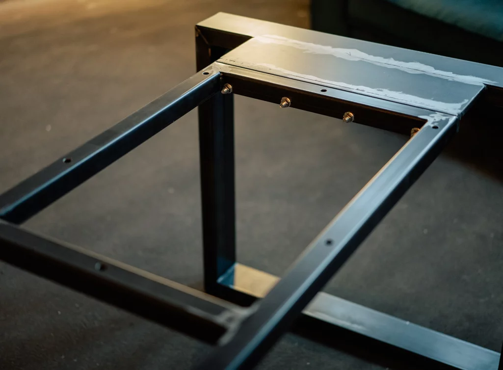 Hochwertig verarbeitetes Tischuntergestell Rohstahl demontierbar Hochwertig verarbeitetes Tischuntergestell Rohstahl demontierbar