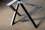 Tischgestell aus Stahl in X-Form mit Auflageplatte für Montage der Tischplatte