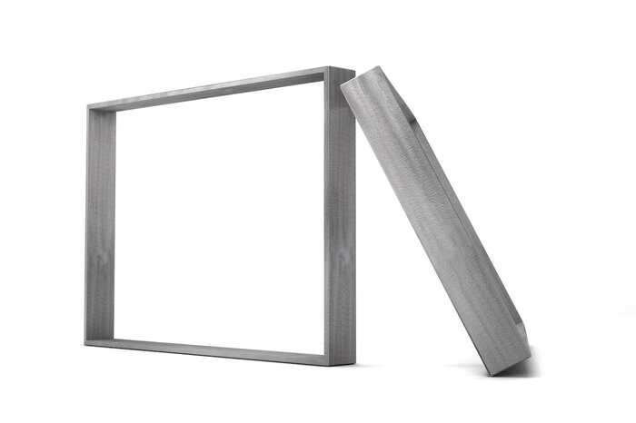 Tischgestell Metall nach Maß in einem filigranen Design gefertigt