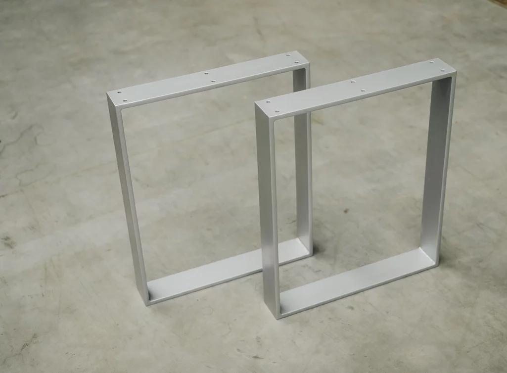 Vollmassive Tischkufen aus Stahl-Flachband-Profilen - Abbildung in RAL9006 Vollmassive Tischkufen aus Stahl-Flachband-Profilen - Abbildung in RAL9006