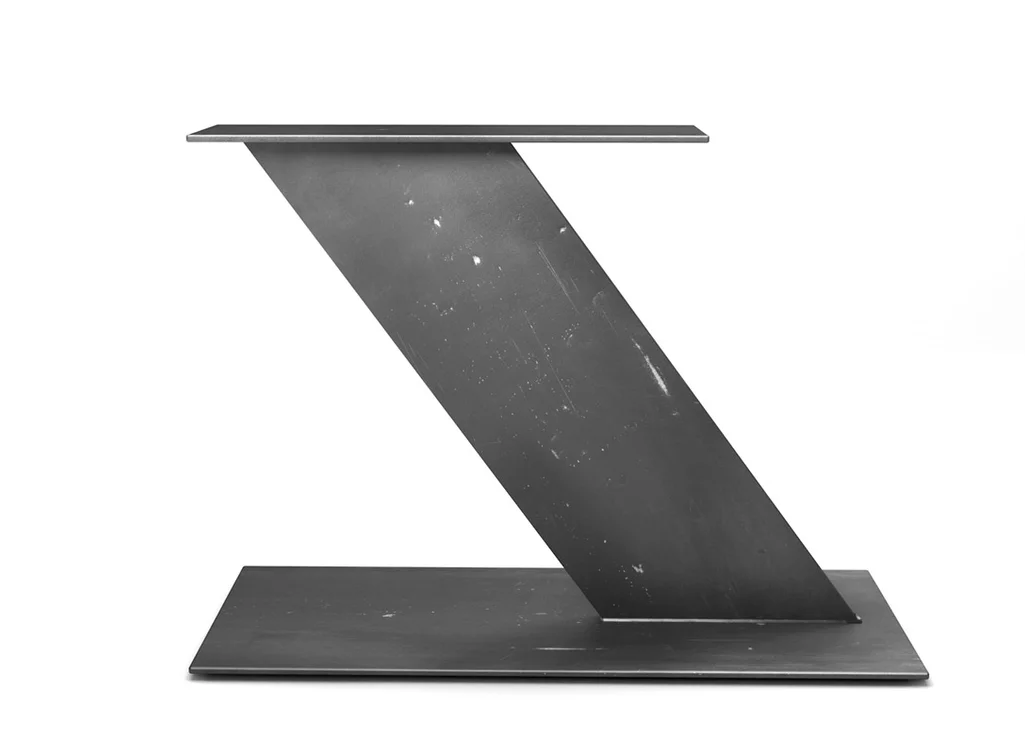 Tischgestell Stahl Mittelfuß nach Maß im futuristischen Design gefertigt