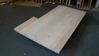Unterseite der massiven Buchen-Tischplatte mit hochwertiger Verarbeitung.