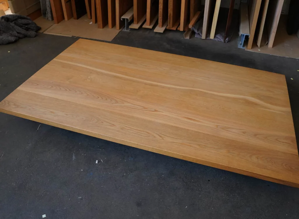 Draufsicht auf die astfreie Eiche Tischplatte 180 × 110 cm mit natürlicher Maserung