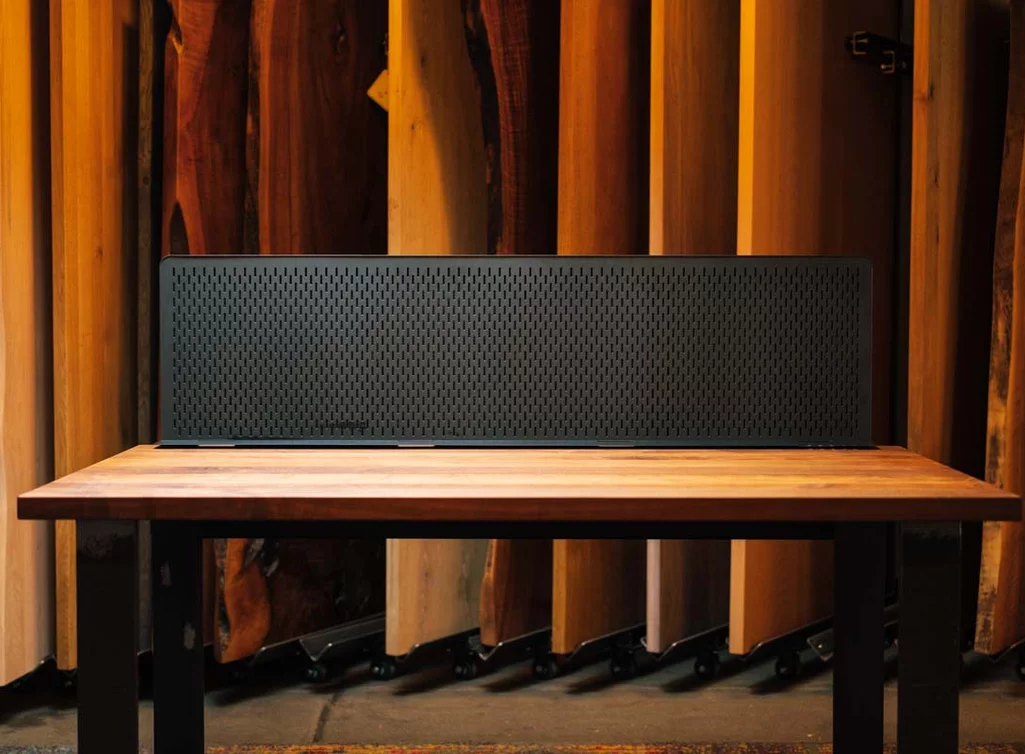 Rückwand Schreibtisch aus Metall und recyceltem Filz