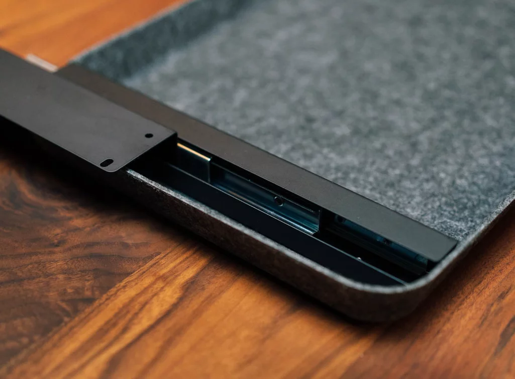 Schublade für den Schreibtisch aus Filz mit Metallauszug