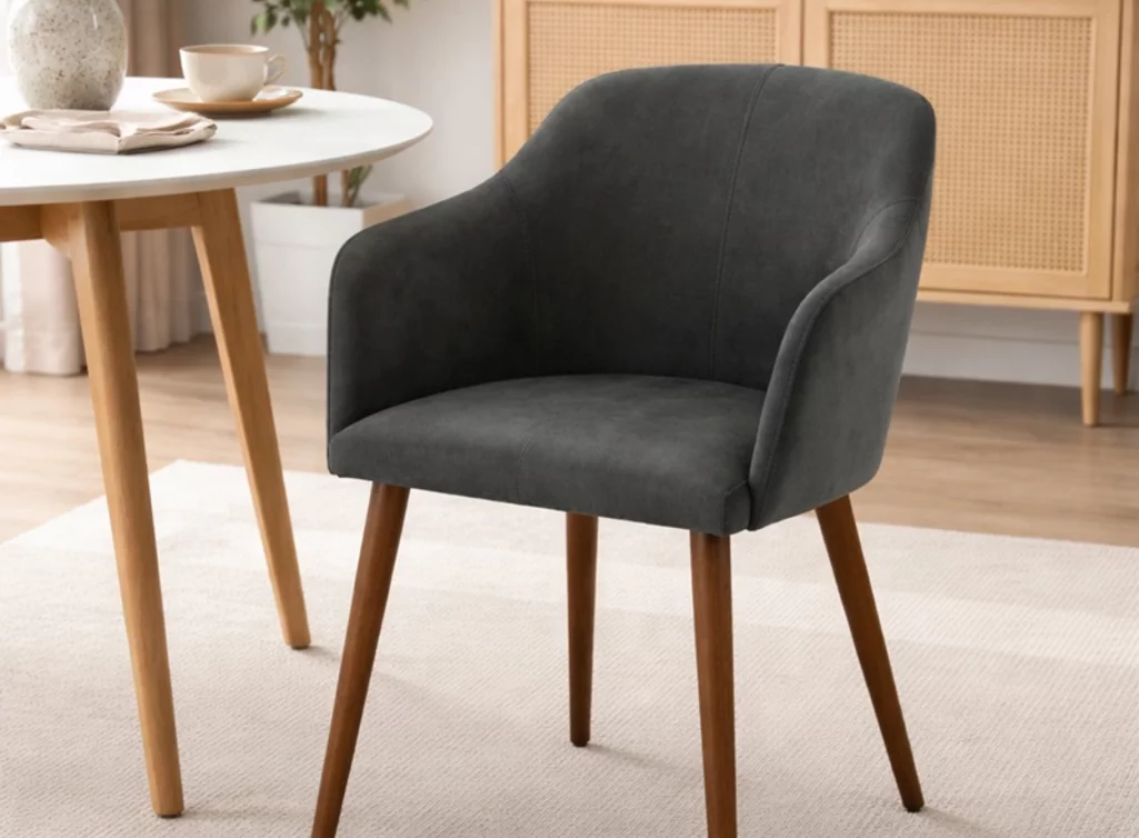 Schalenstuhl 10A im modernen Esszimmer, geeignet für Esstisch oder Kücheninsel