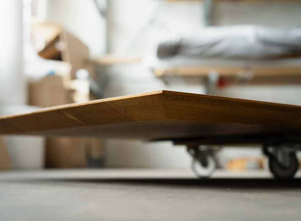 Massivholz Tischplatte mit Facettenschliff aus massiver Eiche