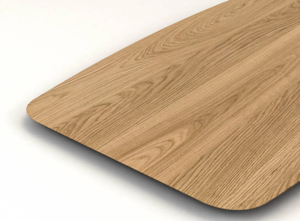 Massivholzplatte in Bootsform aus weitgehend astfreier Eiche
