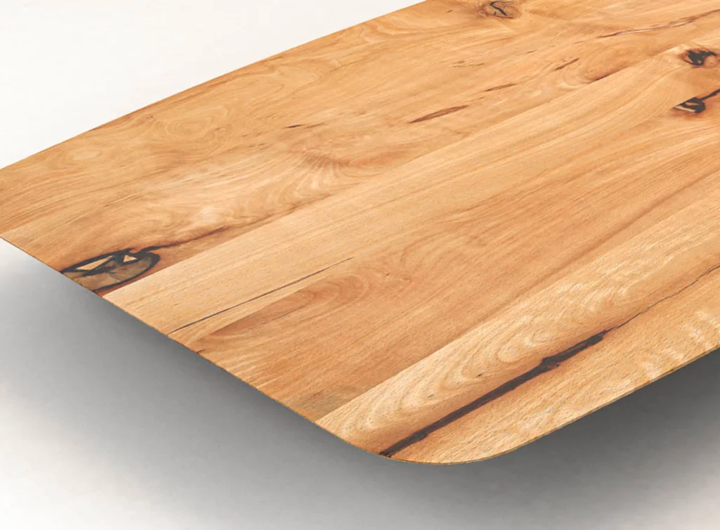 Buchenholzplatte mit charaktervollem Astanteil in Bootsform